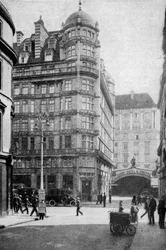Hotel Savoy e Teatro attraverso lo Strand da Norfolk Street, Londra, c1930