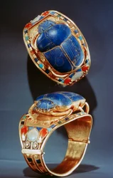 Bracciale con scarabeo dalla tomba di Tutankhamon
