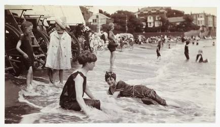 Bagno in mare, Broadstairs, Kent, c 1913