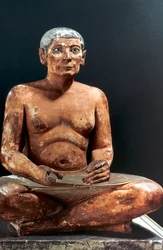 Scrivano seduto, antico egiziano, V dinastia, 2498-2345 a.C.