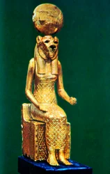Statuetta seduta della dea egizia antica Sekhmet, XVI-XIII secolo a.C.