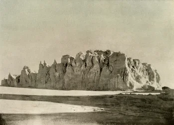 Bordo seghettato del ghiacciaio a sud di Cape Borne, Isola di Ross, c1908, 1909