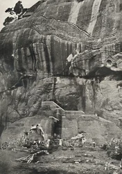 Sigiri, Aufstiegseite im Norden Der sog. Lowensteig, der durch Treppen, Leitern und Gelander erneu