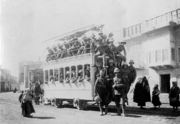 Soldati del reggimento East Surrey a Kazimain, in viaggio verso Baghdad, Iraq, 1917-1919