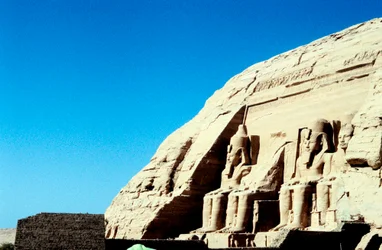 Statue di Ramesse II, da Abu Simbel, Egitto, inizio XIII secolo a.C.