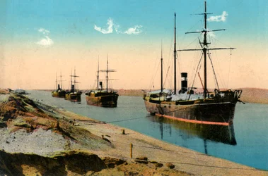 Vaporetti che attraversano il Canale di Suez, Egitto, XX secolo