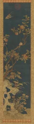 Arazzo: uccelli, pesco, rocce e fiori su sfondo blu, dinastia Qing, 1644-1911