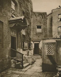 La Bridge House in George Row, Bermondsey, c1935