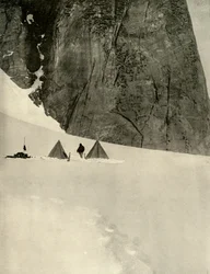 Il campo sotto il pilastro di granito, mezzo miglio dal deposito del ghiacciaio inferiore...27 gennaio 1909
