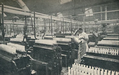 La stanza della modellatura delle candele, c1917