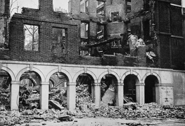 I Chiostri nel Tempio dopo essere stati Distrutti dal Fuoco, 1941