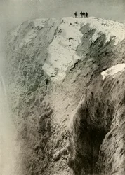 Il Cratere di Erebus, 900 piedi di profondità e mezzo miglio di larghezza, 1908, 1909