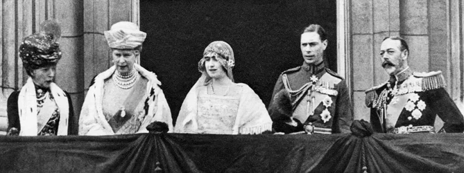 Il Duca e la Duchessa di York a Buckingham Palace dopo il loro matrimonio, aprile 1923