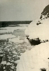 Il primo luogo di sbarco, mostrando il ghiaccio della baia che si rompe e si allontana verso nord, 1908, 1909