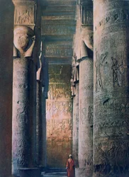 La grande sala, Tempio di Hathor, Dendera, Egitto, XX secolo