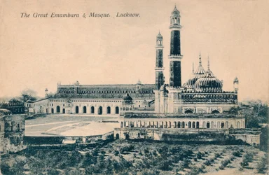 Il Grande Emambara e Moschea. Lucknow, c1900