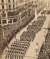 Le Guardie in Oxford Street, 12 maggio 1937