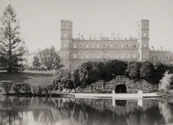 La facciata principale del palazzo di Gatchina, 1870-1880