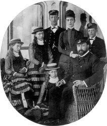 Il Principe e la Principessa del Galles con la loro famiglia a bordo dello yacht reale, XIX secolo 1910