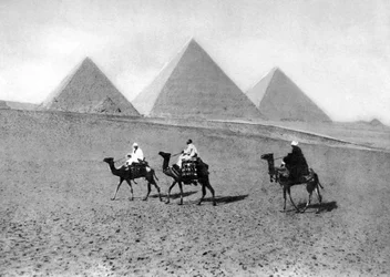 Le Piramidi di Giza, Il Cairo, Egitto, c1920