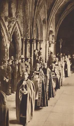 Le insegne, 12 maggio 1937