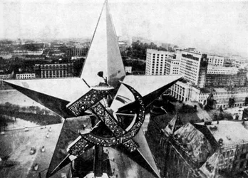 La stella sovietica sulla Torre Nikolsky del Cremlino, Mosca, 1935