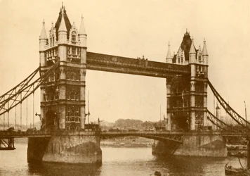 Il Tower Bridge, Londra, c1930