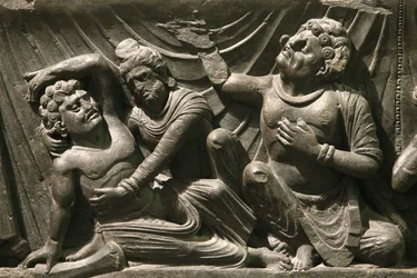 Museo Victoria and Albert. Parte di un rilievo della morte del Buddha (parinirvana). 200-400. Periodo Kushan. Scisto. Gandhara/Nordovest del Pakistan. Regno Unito