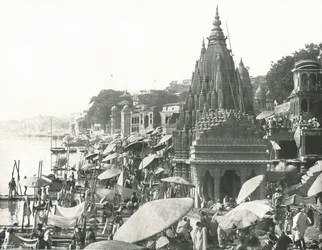 Lo stagno di Vishnu e Ghat, Benares, India, 1895