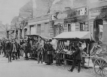 Il mercato nelle rovine di Hohenstein, Prussia Orientale, Prima Guerra Mondiale
