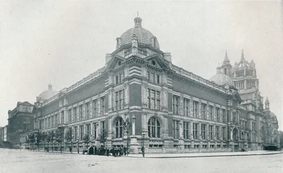 Il nuovo Victoria and Albert Museum aperto il 26 giugno 1909, c1909