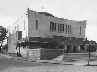La nuova sinagoga neologa a Zilina, Slovacchia, progettata da Peter Behrens nel 1928