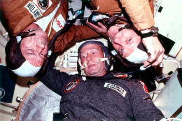 Gli equipaggi congiunti della missione di attracco in orbita terrestre USA-USSR ASTP