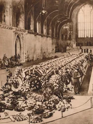 Le vittime del disastro del dirigibile R101 in stato a Westminster Hall, Londra, 1930 1935