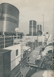 Tre fumaioli del Monarch of Bermuda, il lussuoso transatlantico Furness Withy, 1937