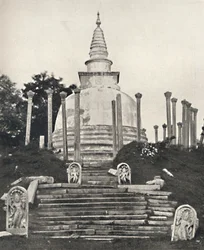 Thuparama Dagoba ad Anuradhapura, 1926
