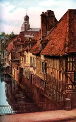 Case di legno presso il Pont de Caen a Caudebec-en-Caux, Normandia, Francia, c1930