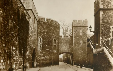 Torre di Londra...Torre Insanguinata...Torre di San Tommaso e Torre di Wakefield, c1910