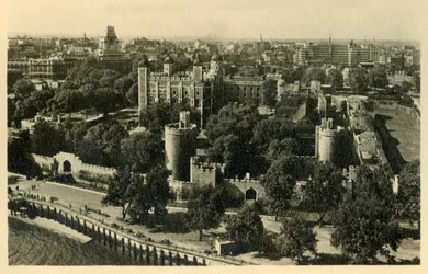Torre di Londra. Vista generale da sud, c1920