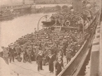 Truppe a bordo di un trasporto del Canale, c1915