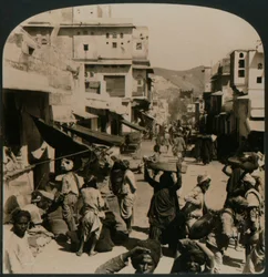 Veramente orientale - una strada nella città antica di Ajmere, India, 1907