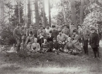 Lo zar Alessandro III con famiglia e amici a caccia nella foresta di Bialowieza, Russia, 1894