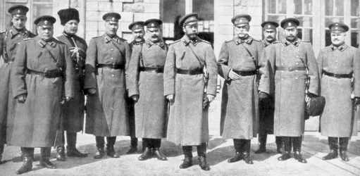 Zar Nicola II di Russia con i suoi generali e lo staff