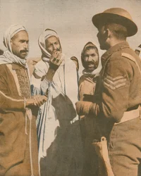 Arabi tunisini accolgono un sergente britannico a Chaouach, 1943