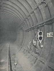 Segnale del tunnel e arresto automatico del treno. Metropolitana di Londra, 1926