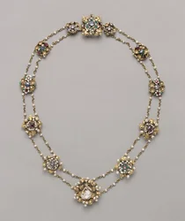 Dodici medaglioni montati come una collana