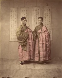 Due uomini cinesi in abiti tradizionali abbinati, 1870