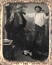 Due uomini che inscenano una lotta in uno studio, c. 1860