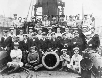 Regno Unito: Ufficiali e compagnia di navi H.M.T.B 98, al 344° giorno della guerra - c1915