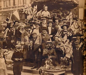 Celebrazioni della vittoria sotto Eros, Piccadilly, Londra, 1918, 1938